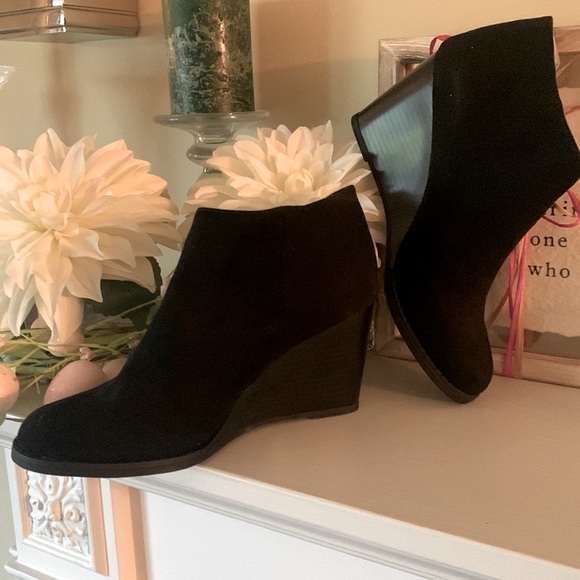 NEW**SO scallop Black Bootie SIZE 7.5 - Picture 2 of 5